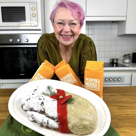 Vánoční štóla s brusinkami